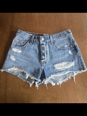Levis 501 Distressed Denim Shorts W25